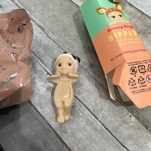 Sonny Angel Hipper Panda minifigure collectible - Picture 3 of 4